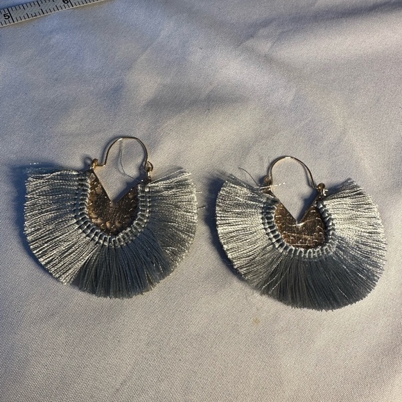 Silver gray filigree style fringe earrings - Picture 3 of 4